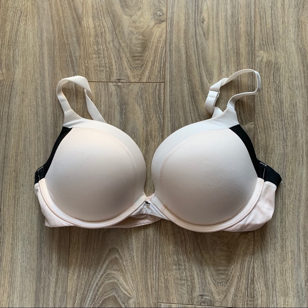 Victoria’s Secret Fabulous Plunge Bra